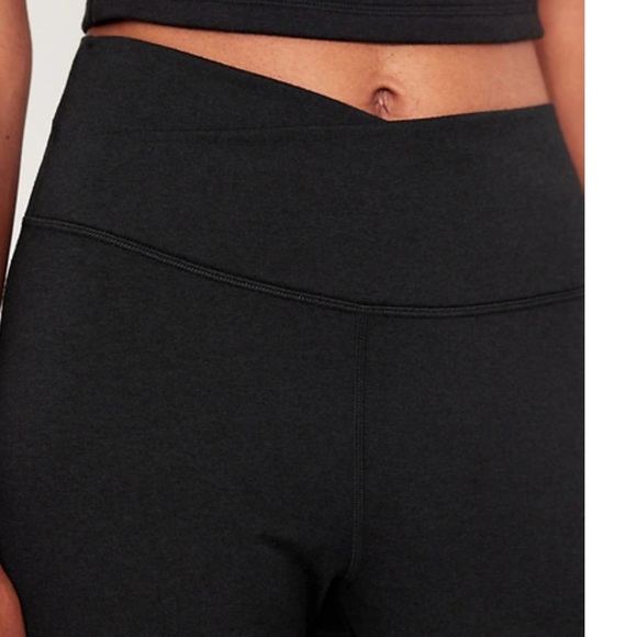 Old Navy Black Cloudy Comfy Extra High Rise Leggings - Picture 5 of 9